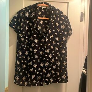 Chaus Black & White Floral Button-Down Blouse